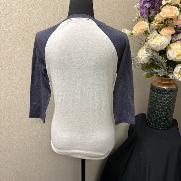 Dallas Cowboys Women’s XS 3/4 Sleeve Raglan Graphic Tee NFL Football Shirt - Picture 3 of 8